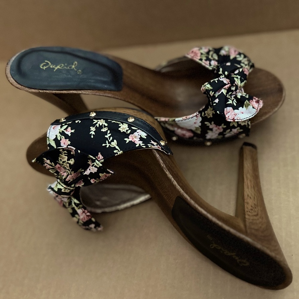 Qupid wooden heel with floral print.